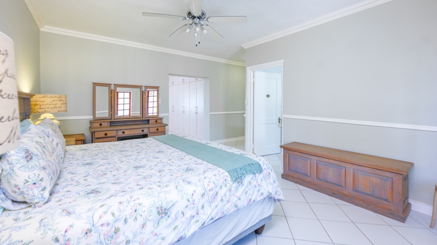 5 Bedroom Property for Sale in Struisbaai Western Cape